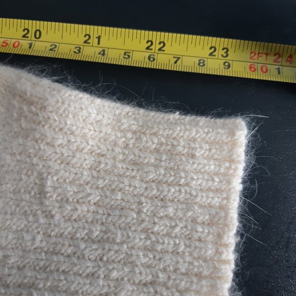 Bay Club SZ M Cream Silk, Angora Rabbit, Nylon & Lambswool Turtleneck Sweater - Picture 14 of 16